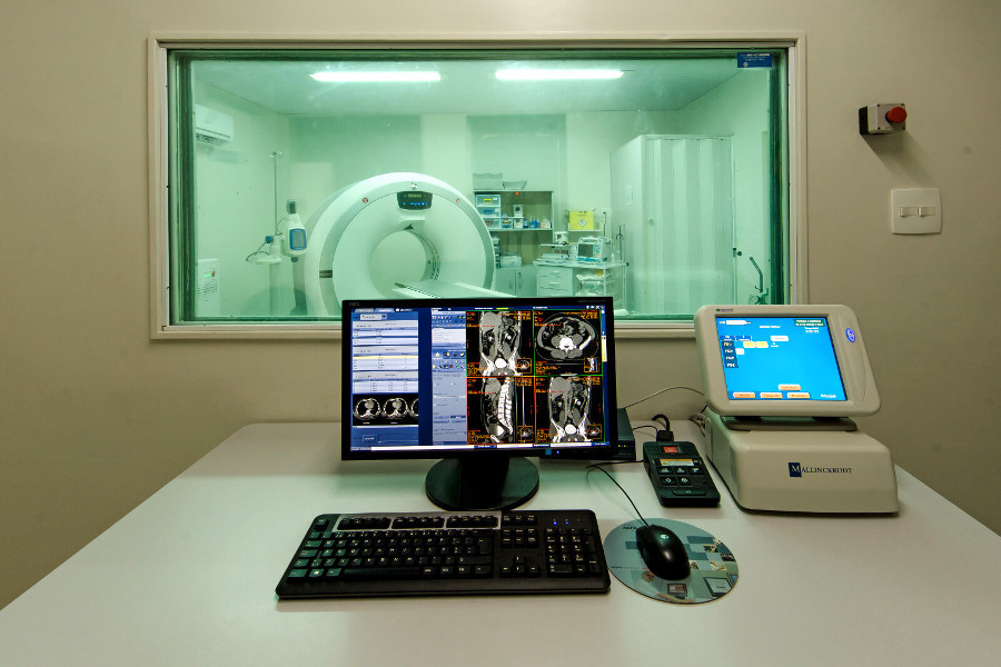 Sala comando tomografo diagnostrico por imagem hsp